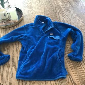 Women’s blue Patagonia pull over